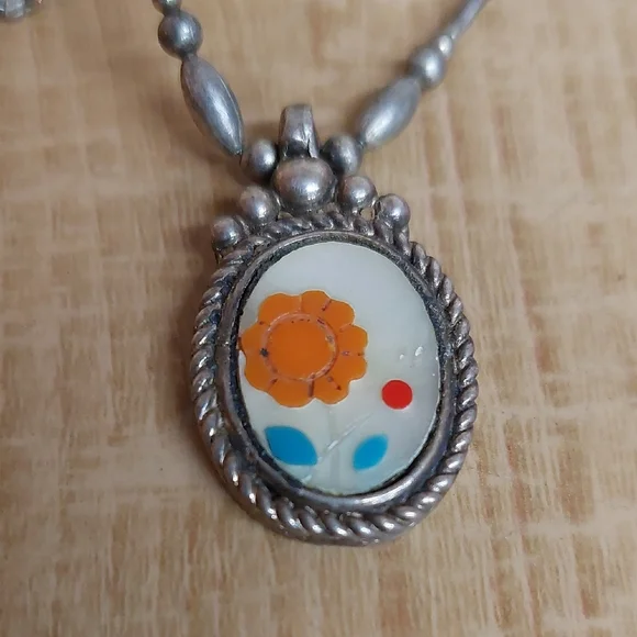 Navajo Style Silver Floral Pendant Necklace Mother Of Pearl Inlay - Picture 2 of 3